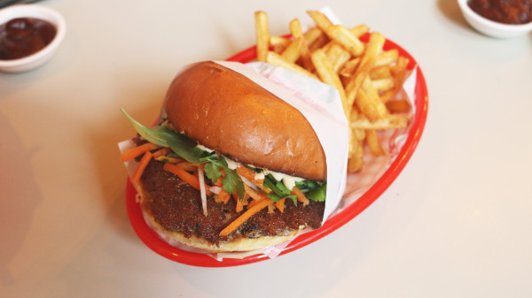 Egmont St. Eatery, Burger Wellington: Saigon Smash