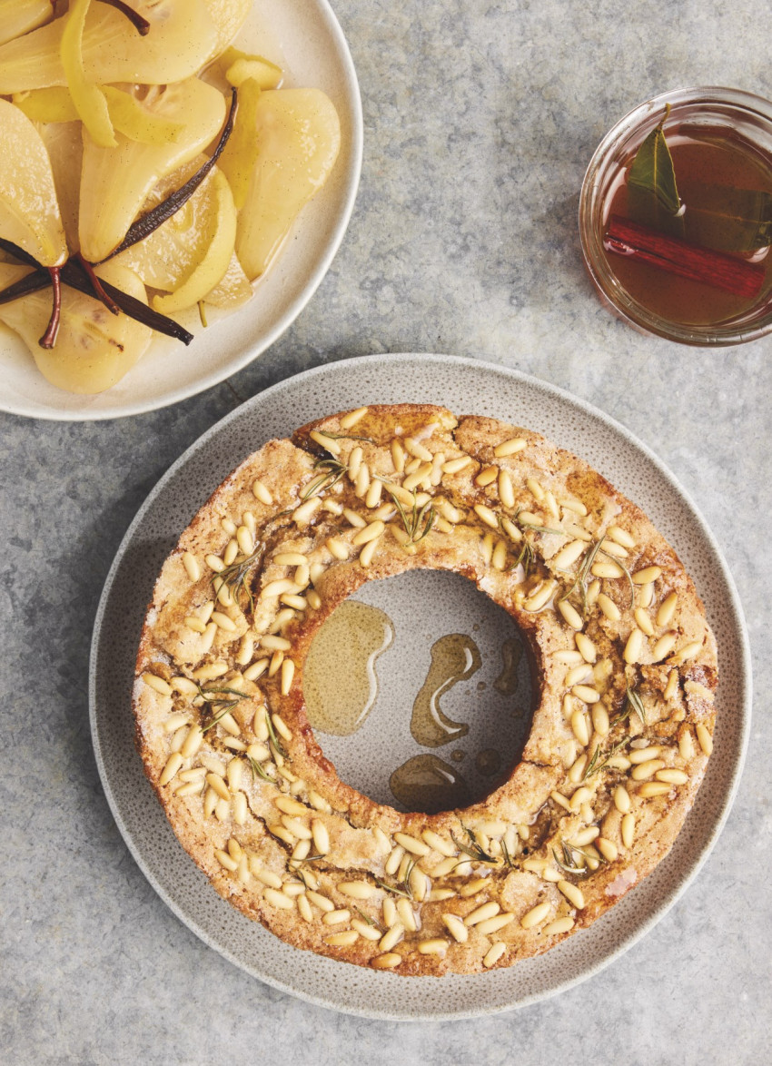 Spiced Vanilla and White Wine-poached Pears