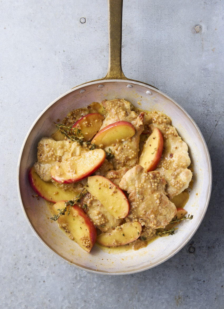 Pan-fried Pork Fillet with Apples and Mustard