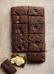 Dark and Stormy Sticky Ginger and Oaty Cake 