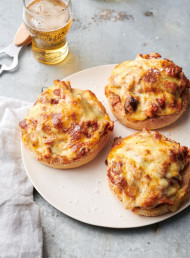 Smoked Chicken and Molten Mozzarella Bagels 