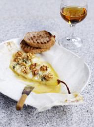 Pears, Blue Cheese and Walnuts in Baking Paper