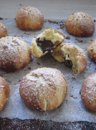 Warm Chocolate and Streusel Brioche 