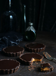 Salted Caramel & Peanut Butter Chocolate Tarts 