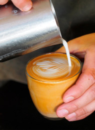 L’affare open and ready for business!